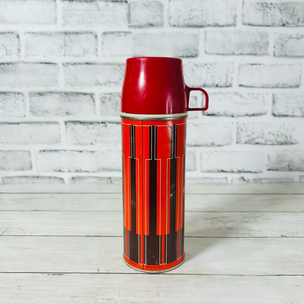 King Seeley Thermos 24F 722 32 Oz Red Black Stripe Vacuum Bottle MCM USA VTG
